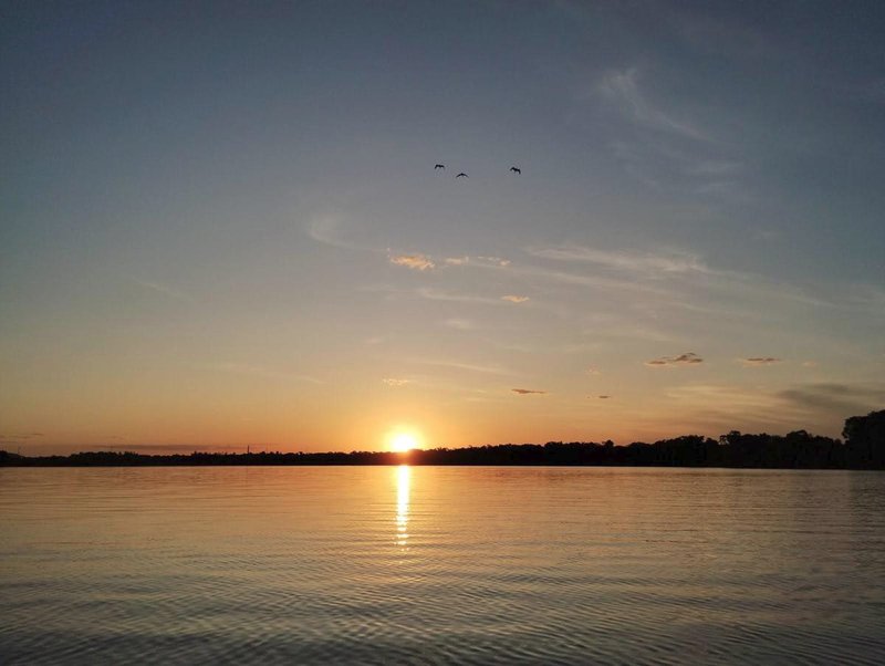 Atardecer sobre el río Uruguay